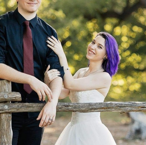 WEDDING DRESS TRY ON PHOTOS - Picture 3 of 5